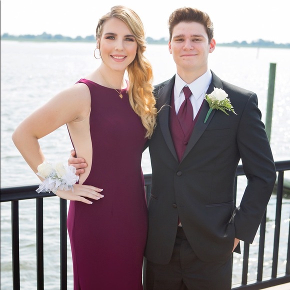 Burgundy Gown - Picture 1 of 2